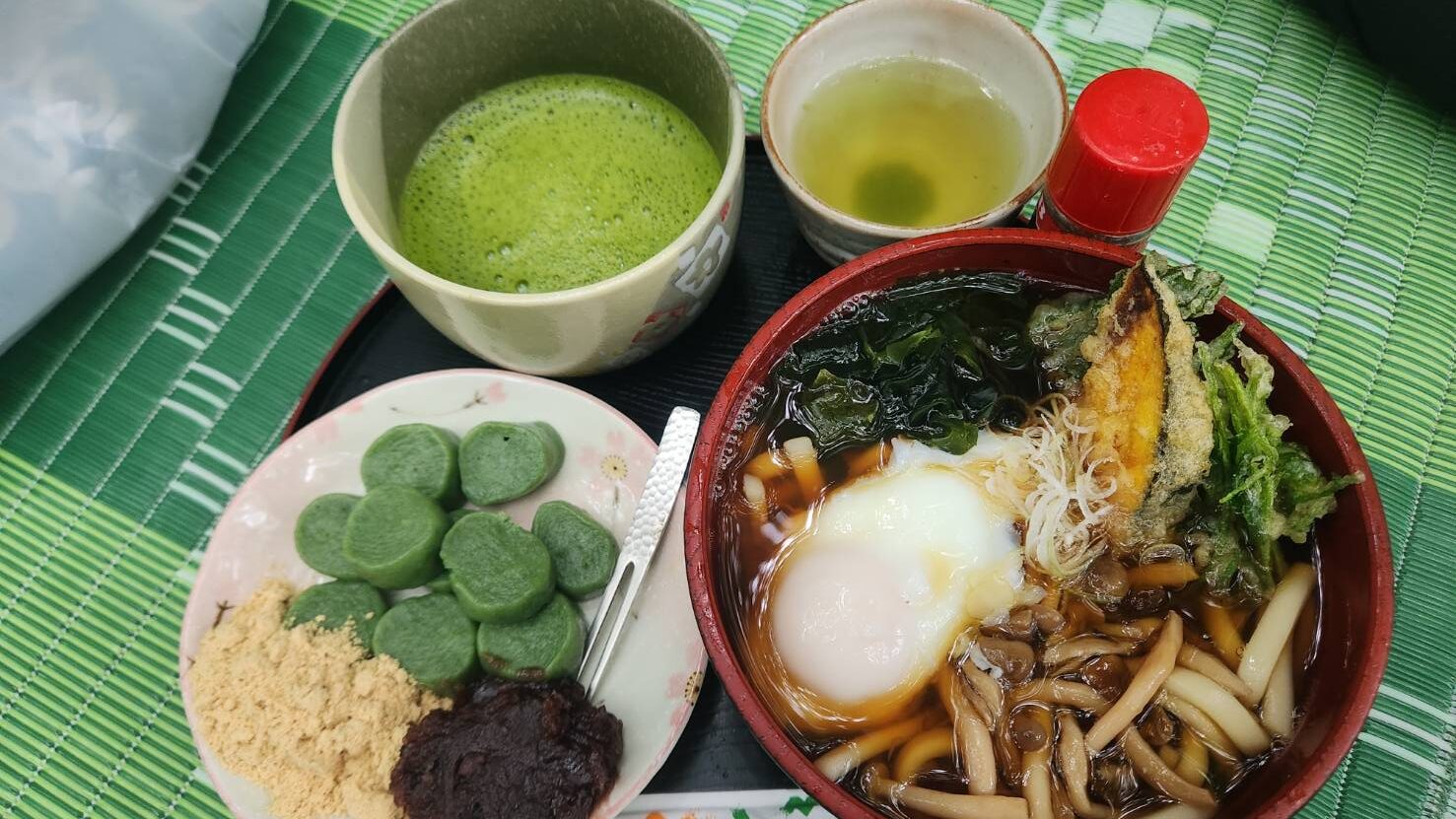 草だんご、うどん、抹茶